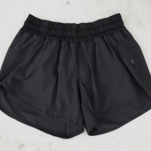 Black Lululemon Tracker Short II 4"